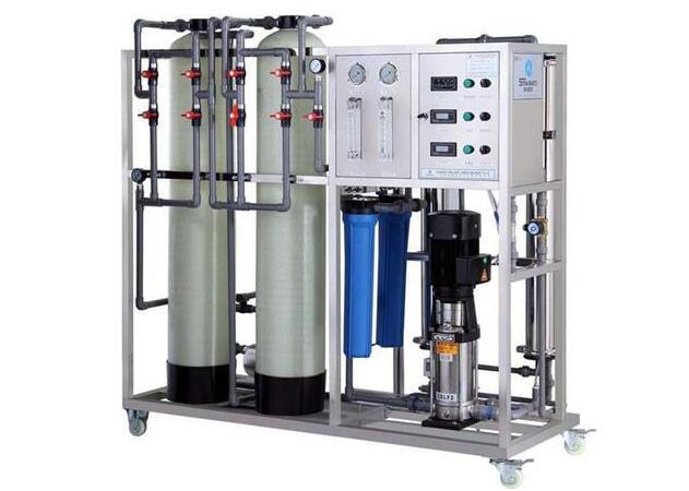反渗透纯净水设备的反渗透系统由反渗透膜(RO)、高压泵及为保护反渗透膜而设置的保安过滤器组成